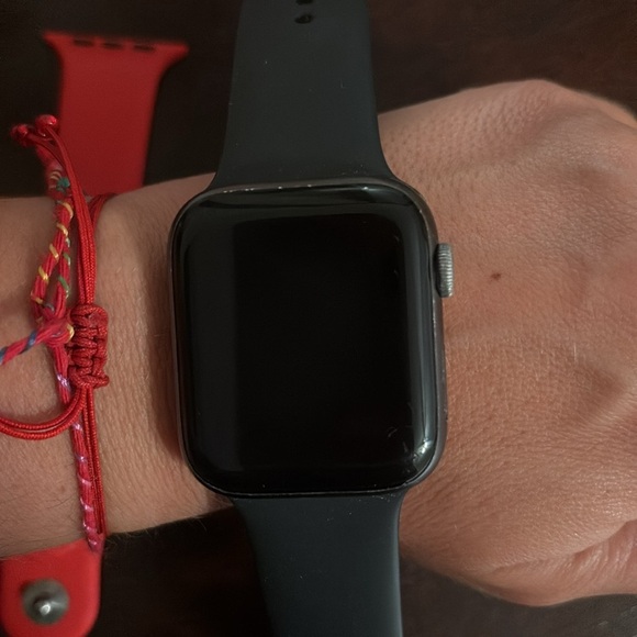 Apple Watch Series 4 in titanium. Comes with box, black and red silicone strap - Picture 2 of 6